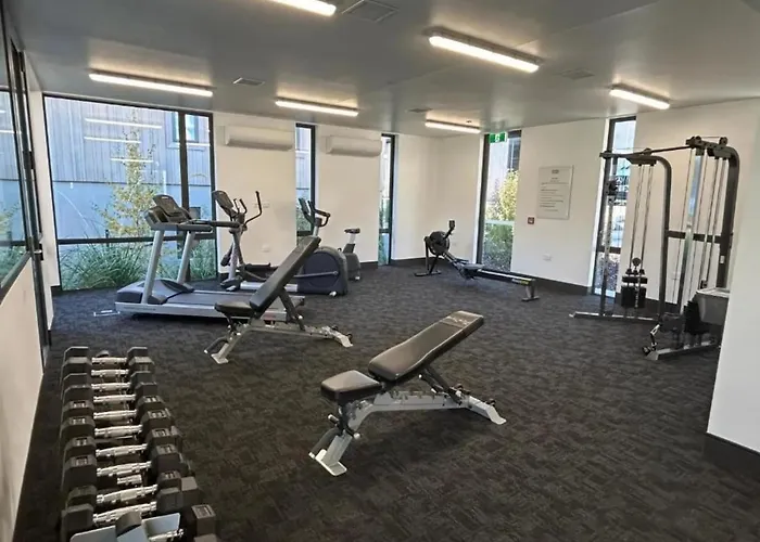 Apartment Azure Luxe Lakeside Retreat With Pool, And Gym Wanaka