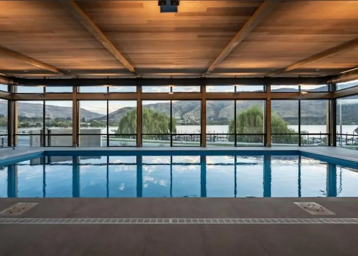 Azure Luxe Lakeside Retreat With Pool, And Gym Apartment