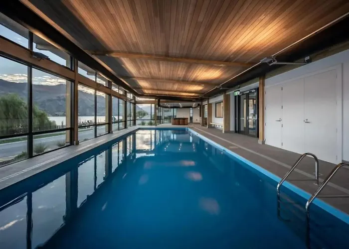 Azure Luxe Lakeside Retreat With Pool, And Gym Apartment
