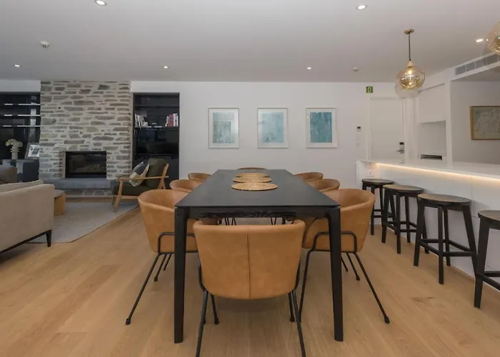 Azure Luxe Lakeside Retreat With Pool, And Gym Apartment Wanaka