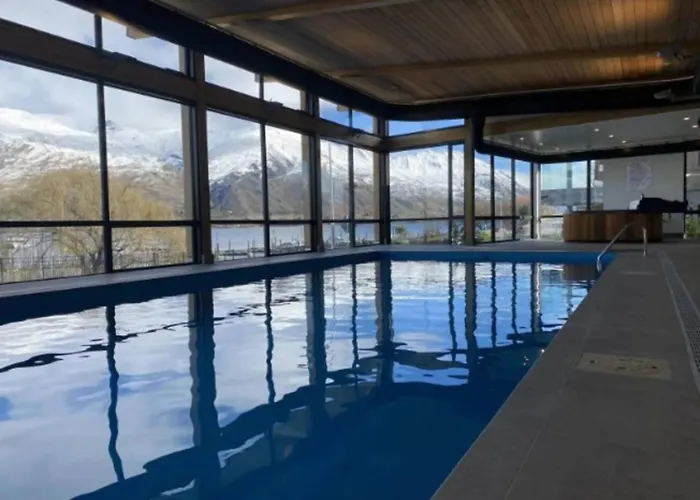 Azure Luxe Lakeside Retreat With Pool, And Gym Apartment