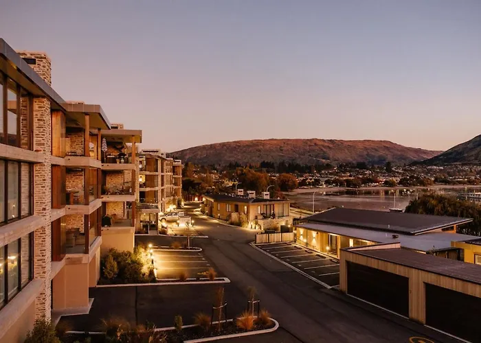 Azure Luxe Lakeside Retreat With Pool, And Gym Apartment Wanaka