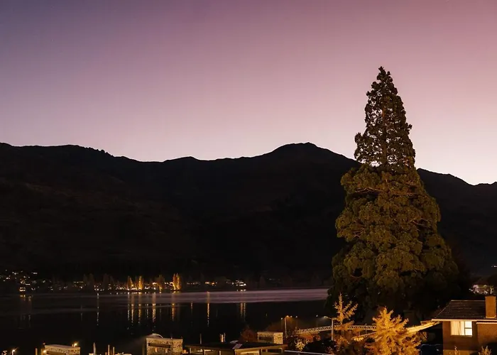 Azure Luxe Lakeside Retreat With Pool, And Gym Apartment Wanaka