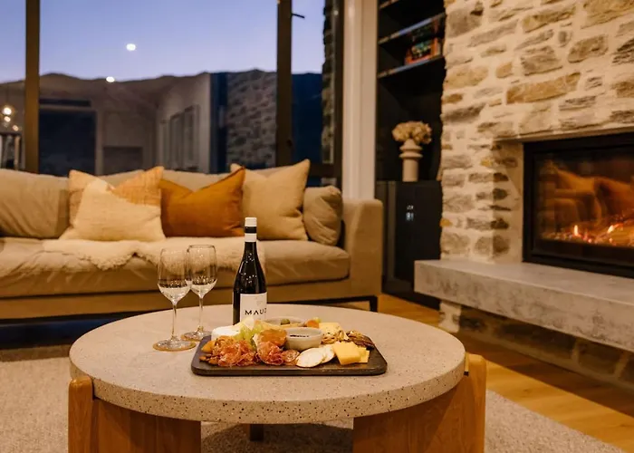 Azure Luxe Lakeside Retreat With Pool, And Gym * Wanaka