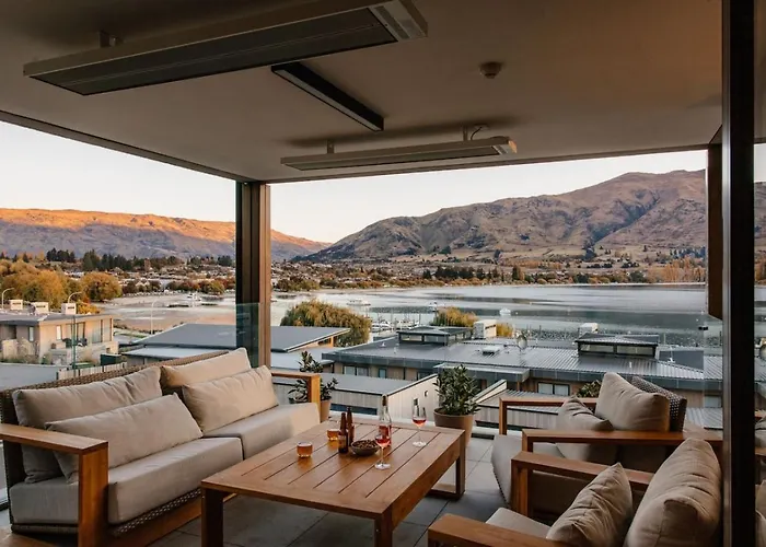 Azure Luxe Lakeside Retreat With Pool, And Gym Apartment