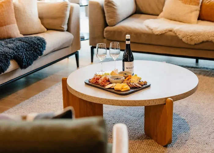 Azure Luxe Lakeside Retreat With Pool, And Gym Apartment *