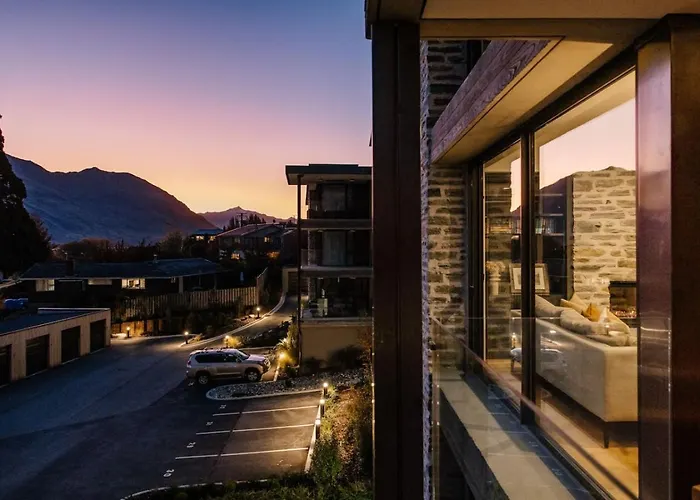 Apartment Azure Luxe Lakeside Retreat With Pool, And Gym Wanaka