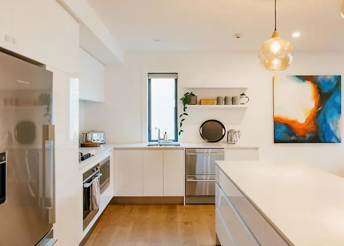 Azure Luxe Lakeside Retreat With Pool, And Gym Apartment *