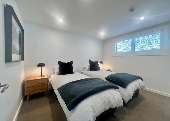 Azure Luxe Lakeside Retreat With Pool, And Gym Apartment