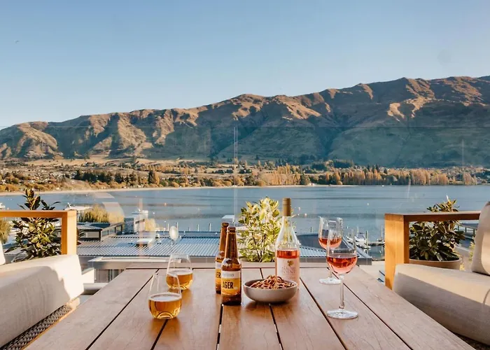 Azure Luxe Lakeside Retreat With Pool, And Gym Apartment *