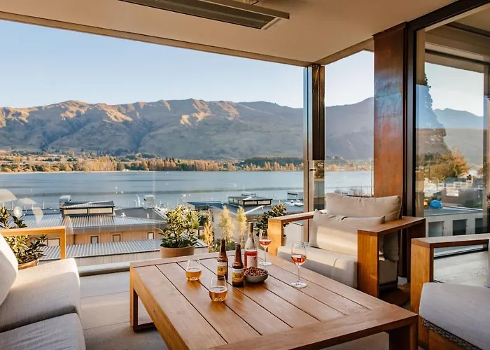 Azure Luxe Lakeside Retreat With Pool, And Gym *