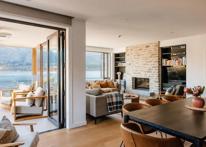 Apartment Azure Luxe Lakeside Retreat With Pool, And Gym Wanaka