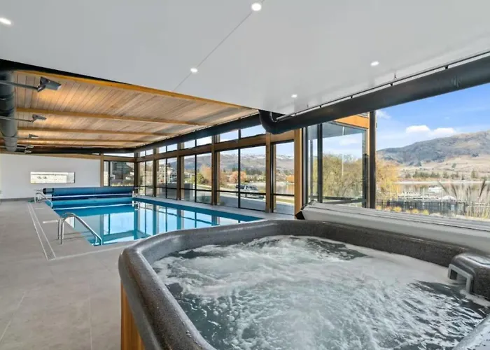 Azure Luxe Lakeside Retreat With Pool, And Gym Apartment *